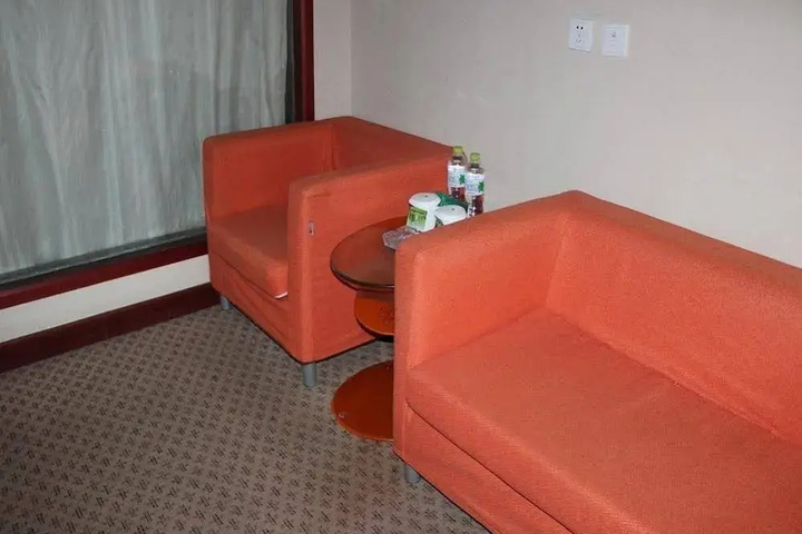 Room 11 of 13