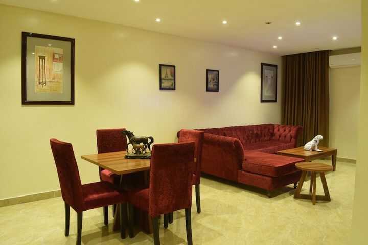 Room 13 of 37