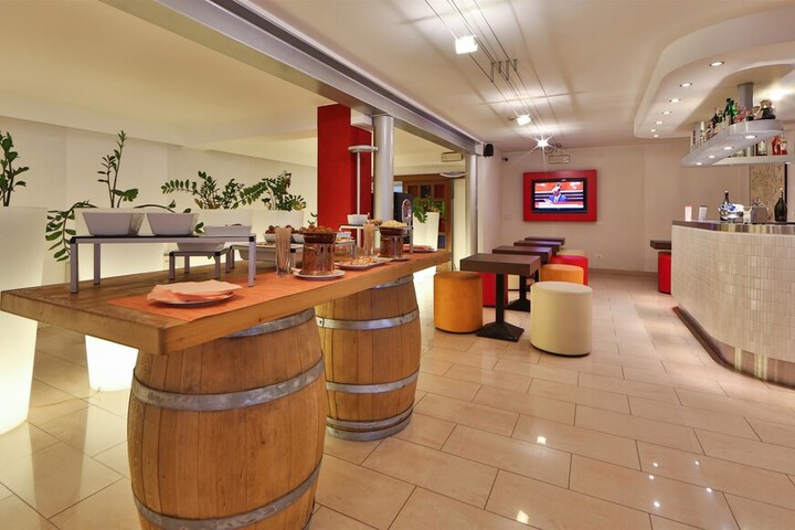 Lounge 60 of 66