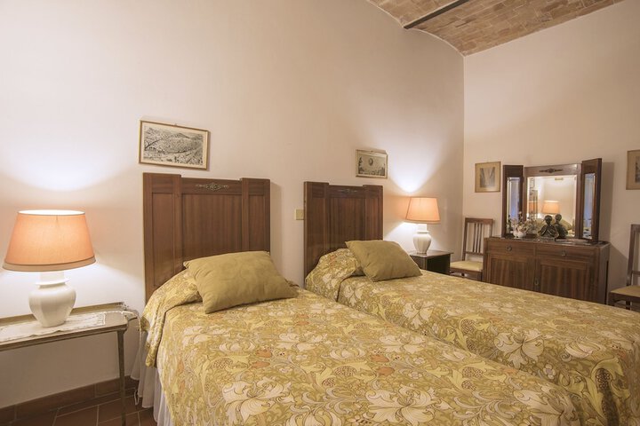 Room 21 of 114