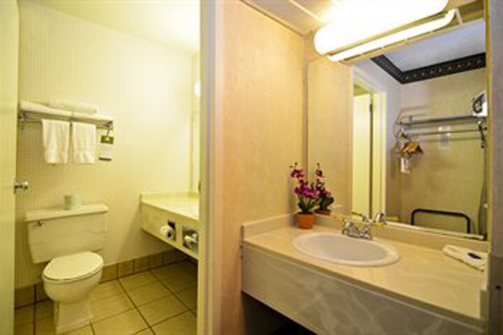 Room 3 of 38