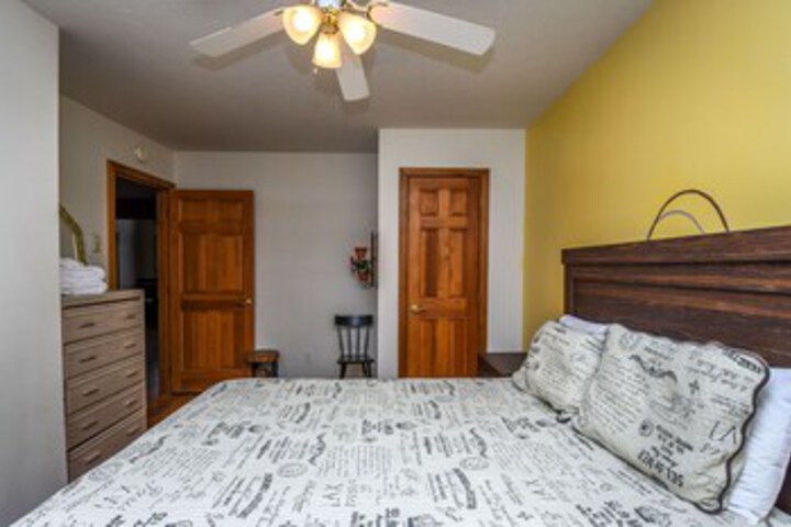 Room 30 of 34