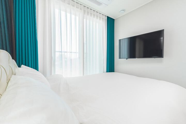 Room 341 of 640