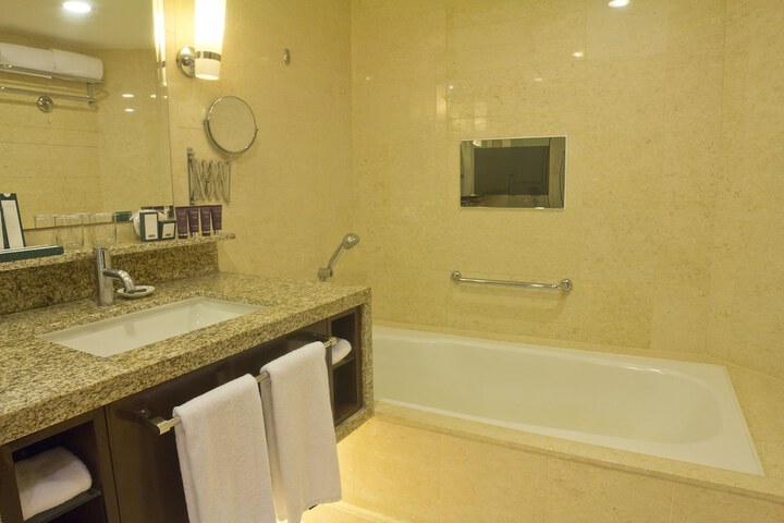Room 40 of 77