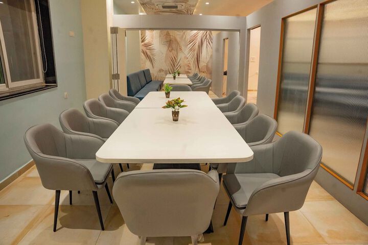 Dining 15 of 17