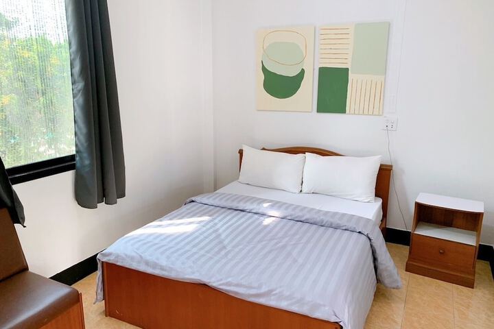 Room 13 of 27