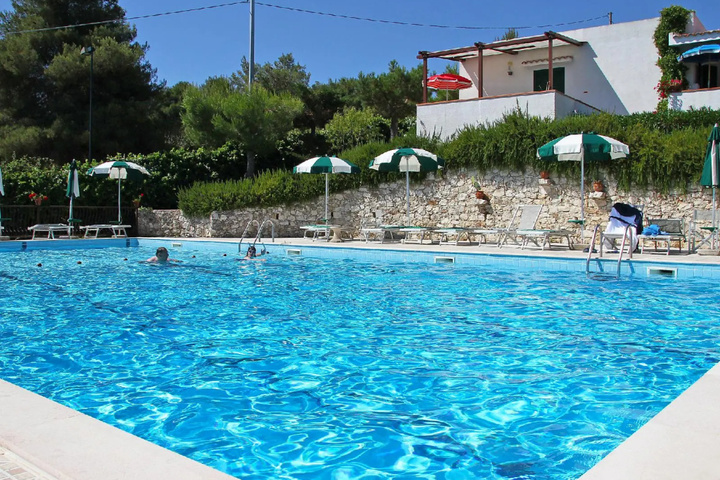Pool 4 of 9