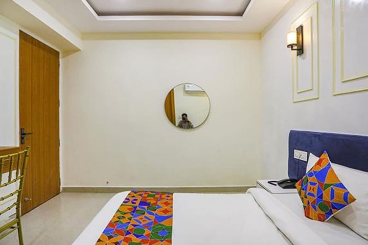 Room 10 of 26
