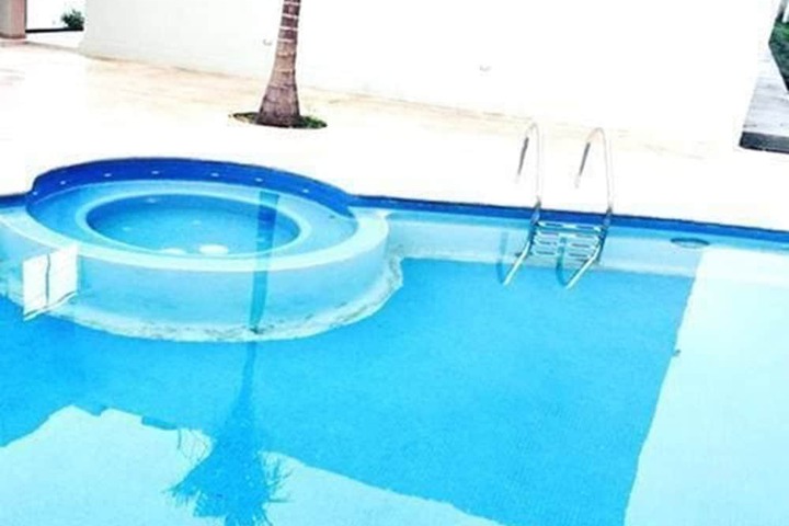 Pool Hotel