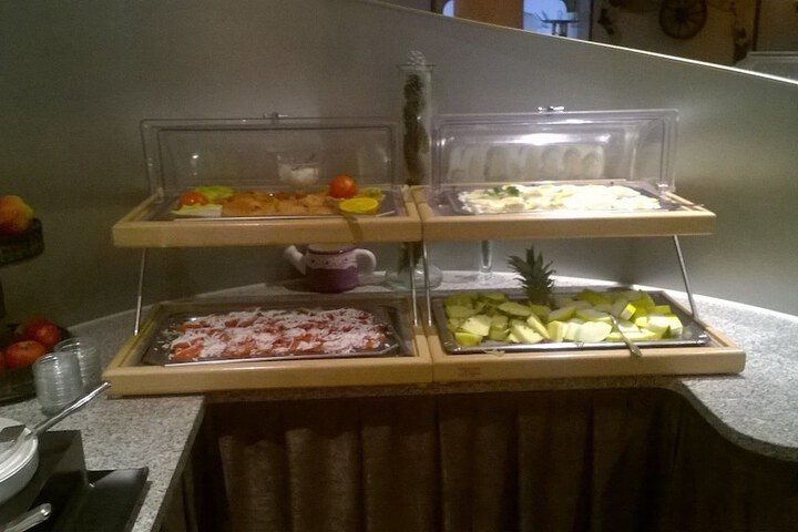 Dining 7 of 20
