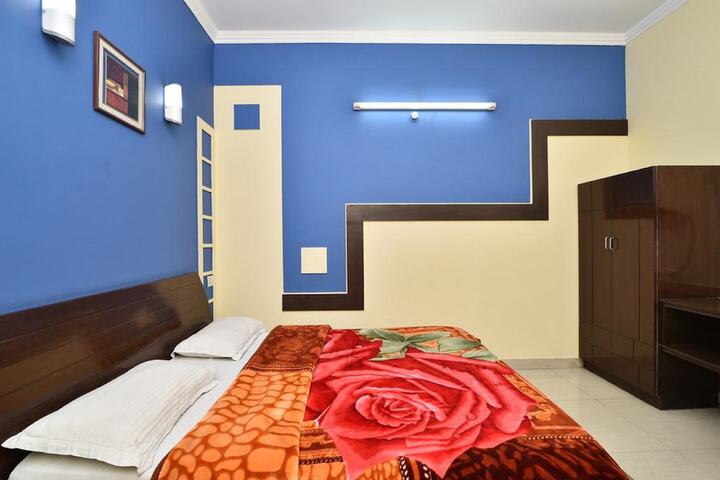 Room 9 of 43