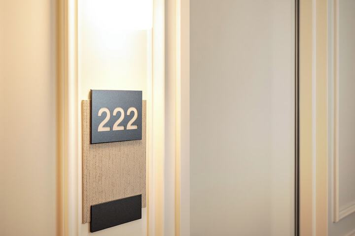 Room 6 of 25