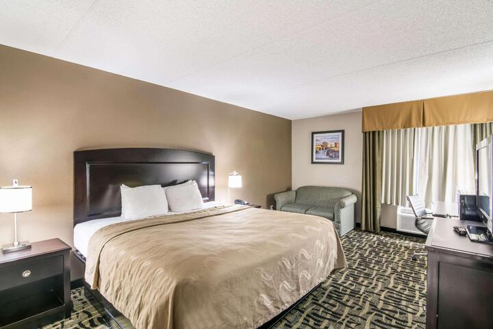 1 King Bed (5 of 9)
