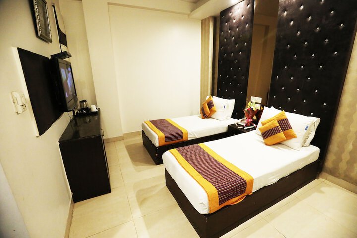 Room 9 of 31