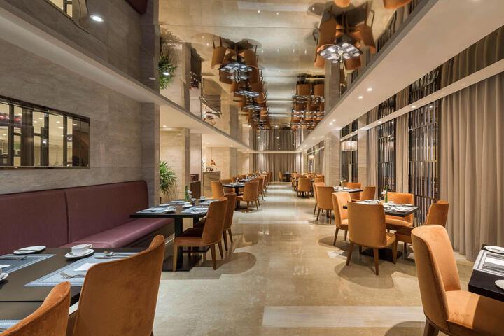 Dining 2 of 61