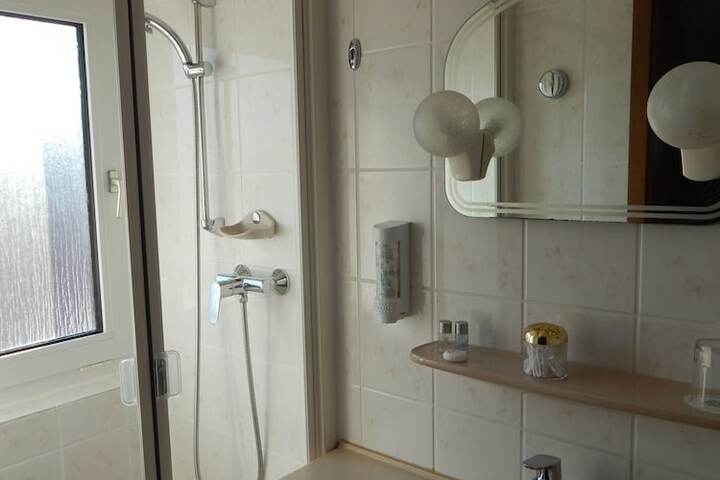 Room 7 of 13