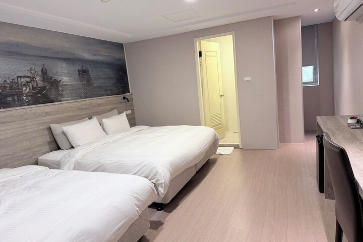 Room 47 of 77