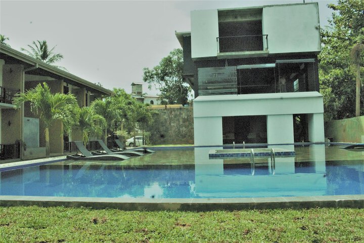 Pool 33 of 63