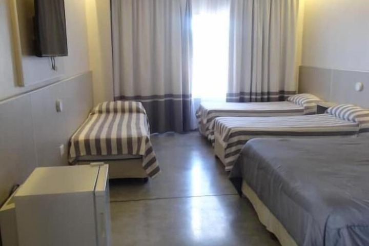 Room 8 of 16