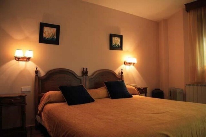 Room 4 of 25