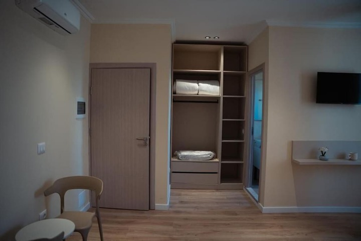 Room 6 of 54