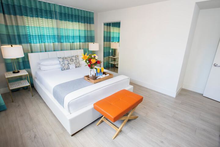 Studio Queen Bed (6 of 25)