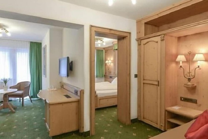Room 11 of 24