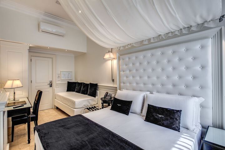 Room 15 of 48