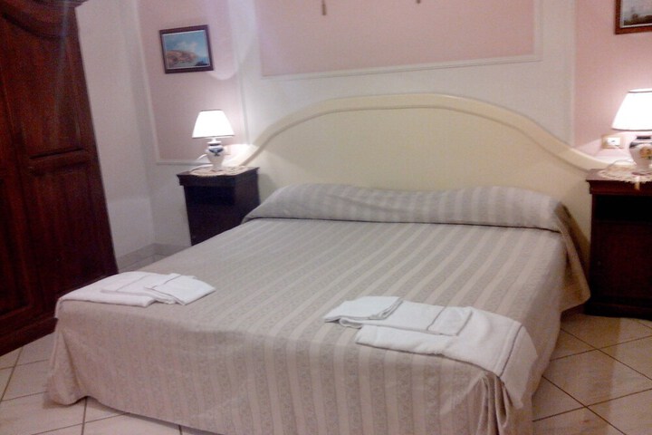 Room 7 of 42