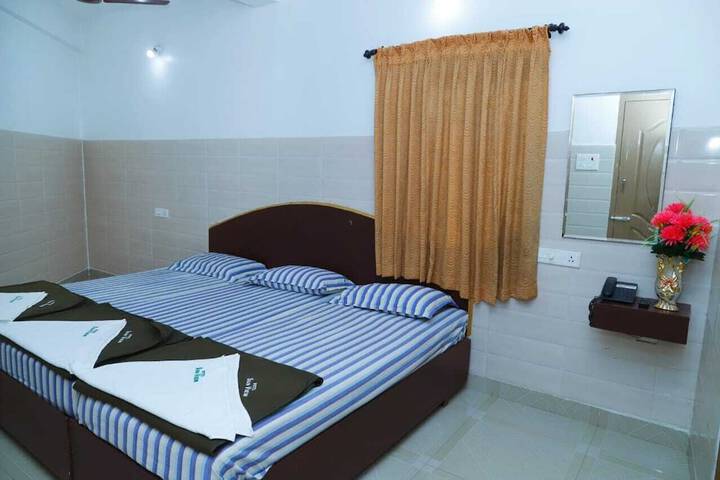 Room 7 of 9