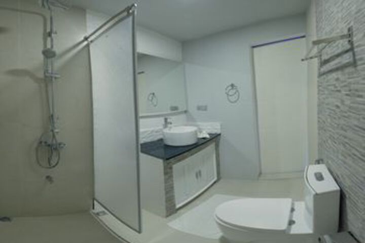 Room 4 of 38