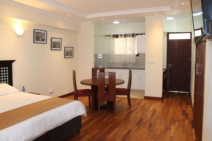 Room 9 of 30