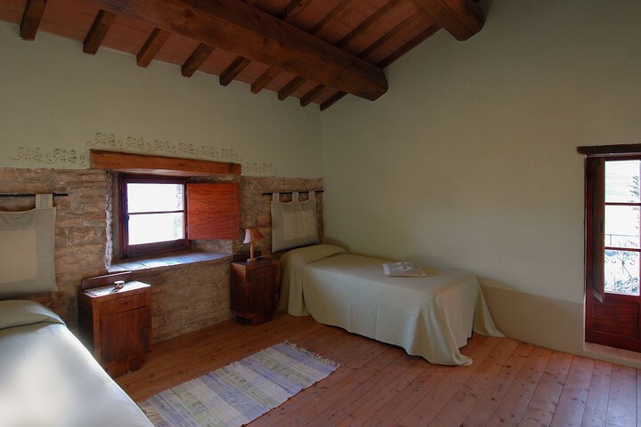 Room 8 of 27