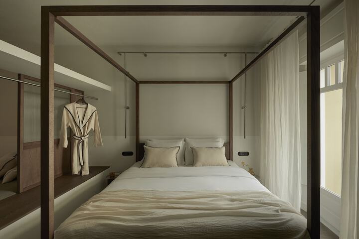 Room 10 of 51