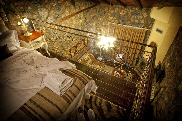 Room 27 of 34