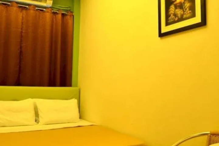Room 6 of 19