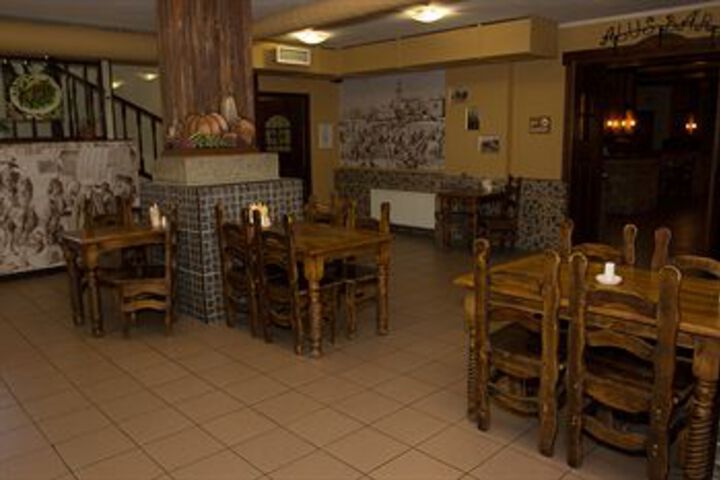 Dining 9 of 65