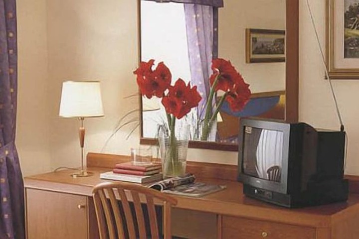 Room 12 of 33