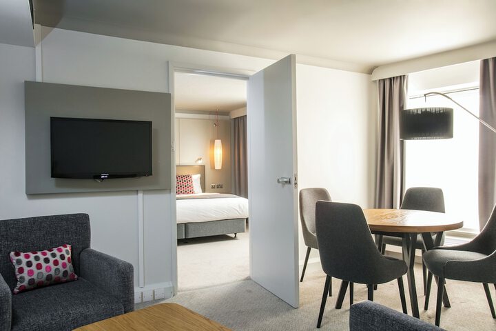 Room 12 of 120