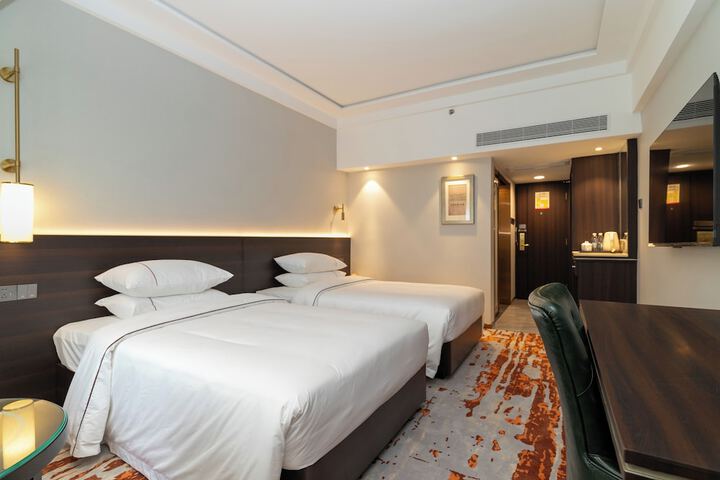 Room 16 of 39