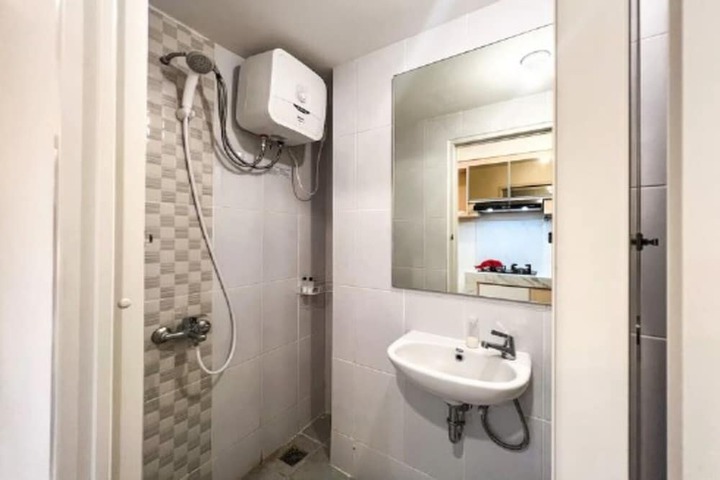Room 9 of 14