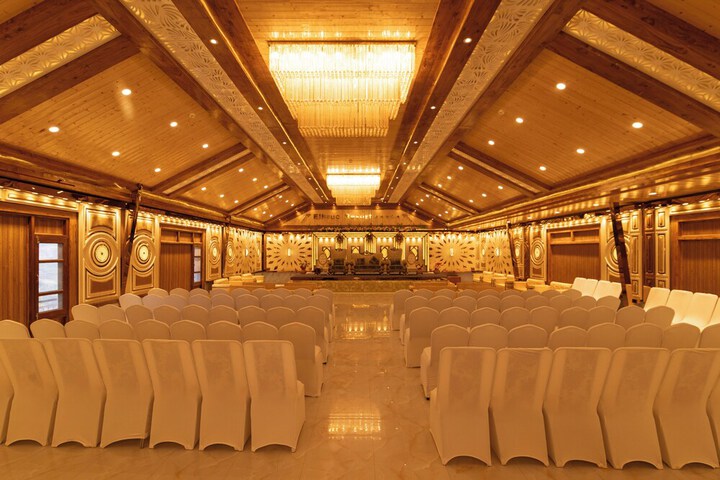 Ballroom/Hall 67 of 91