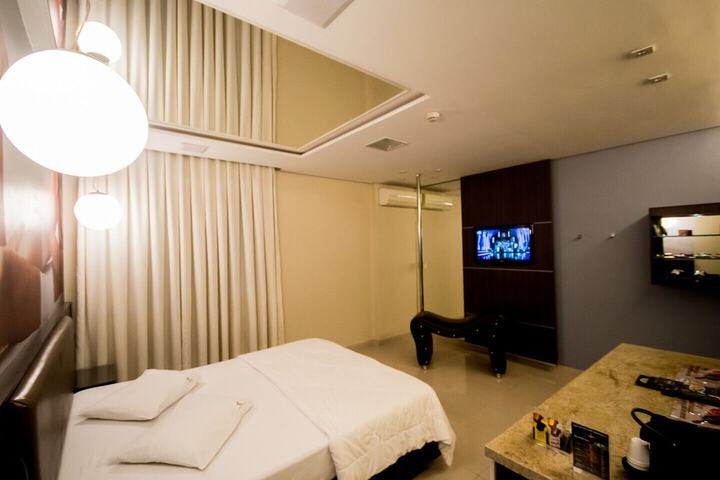 Room 21 of 42