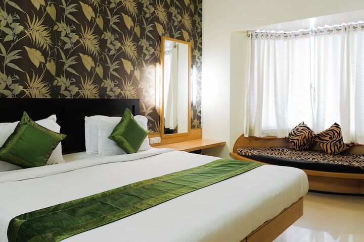 Room 8 of 25