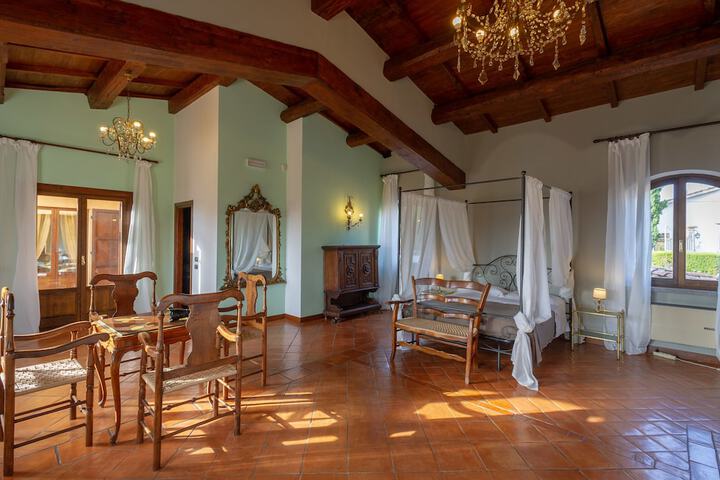 Room 12 of 20
