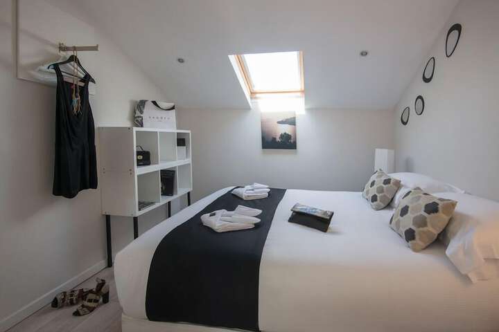Room 5 of 42