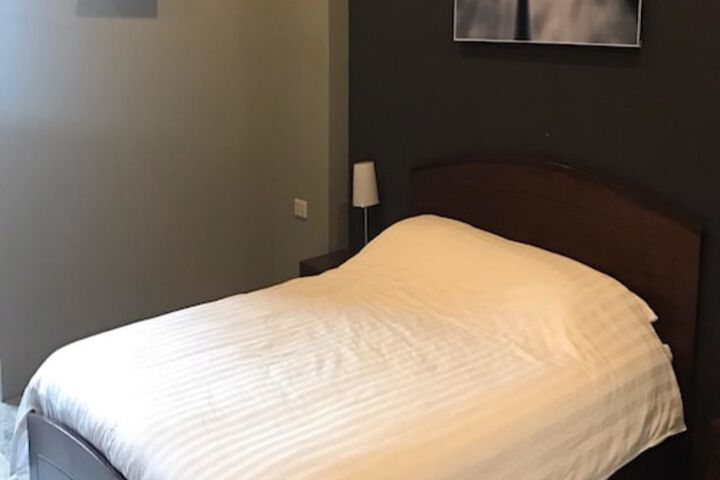 Room 6 of 29