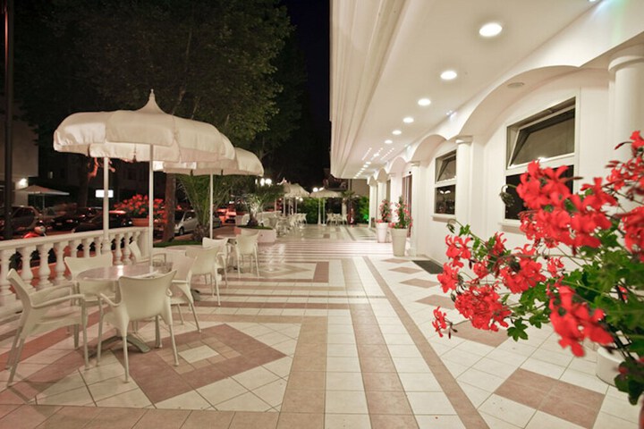 Hotel 52 of 53