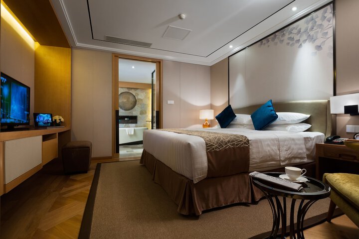 Room 10 of 31