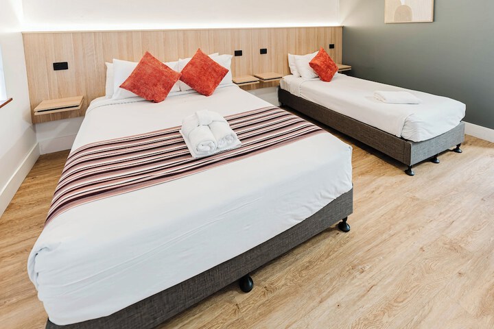 Room 5 of 62